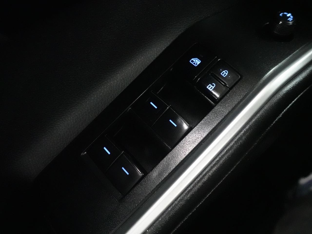 2021 Toyota Highlander XLE | AWD | Leather | Sunroof | BSM | CarPlay