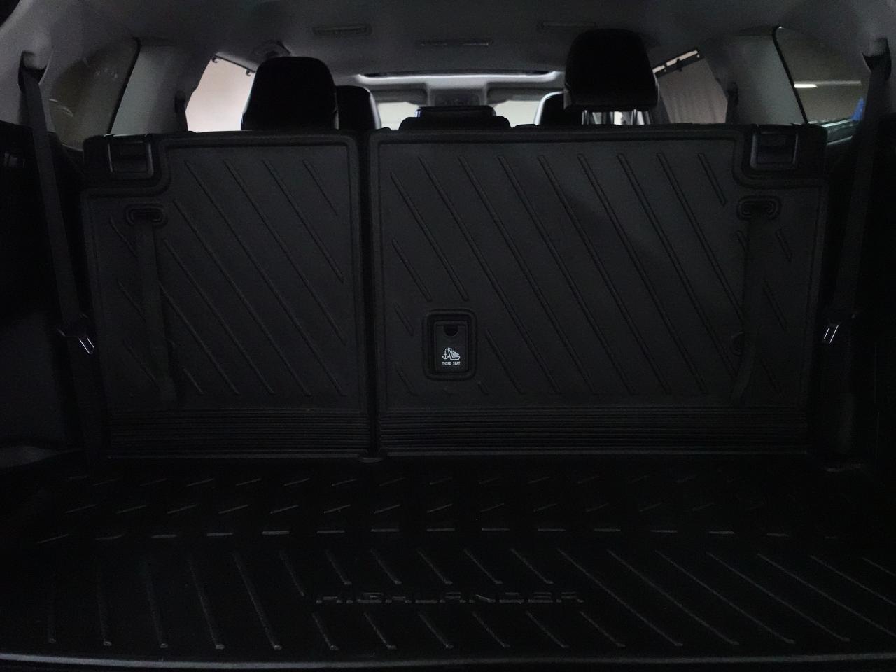 2021 Toyota Highlander XLE | AWD | Leather | Sunroof | BSM | CarPlay