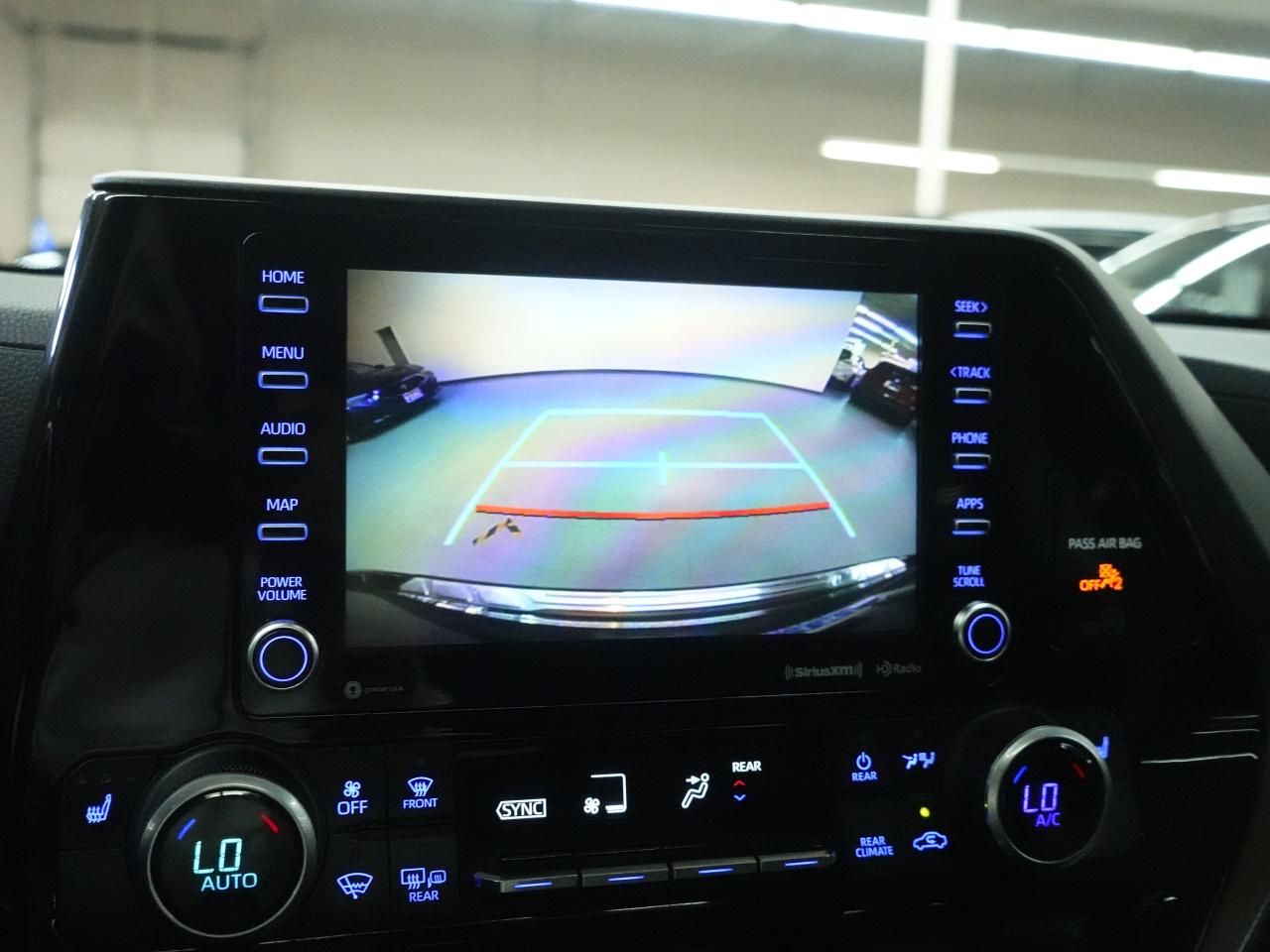 2021 Toyota Highlander XLE | AWD | Leather | Sunroof | BSM | CarPlay