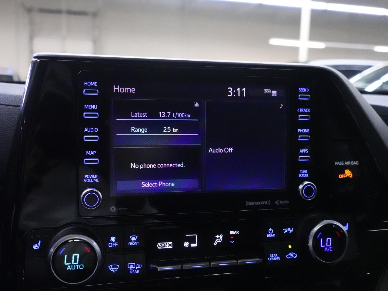 2021 Toyota Highlander XLE | AWD | Leather | Sunroof | BSM | CarPlay