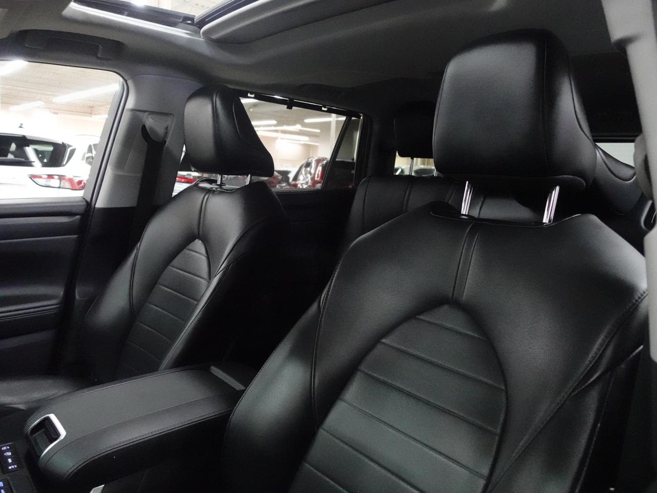 2021 Toyota Highlander XLE | AWD | Leather | Sunroof | BSM | CarPlay