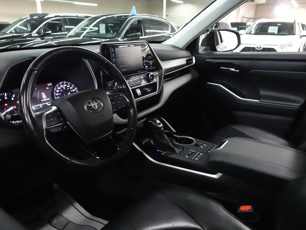 2021 Toyota Highlander XLE | AWD | Leather | Sunroof | BSM | CarPlay