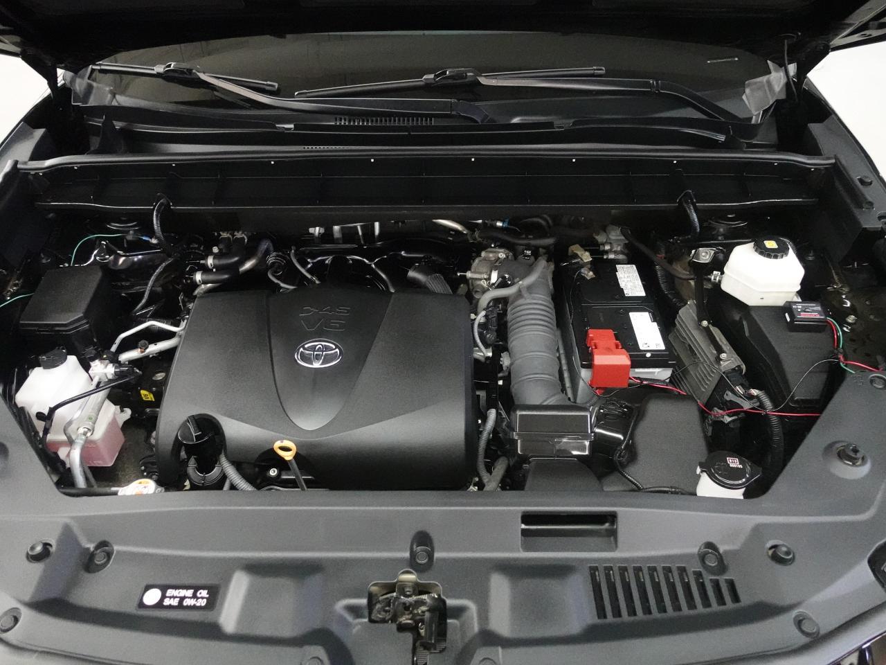 2021 Toyota Highlander XLE | AWD | Leather | Sunroof | BSM | CarPlay