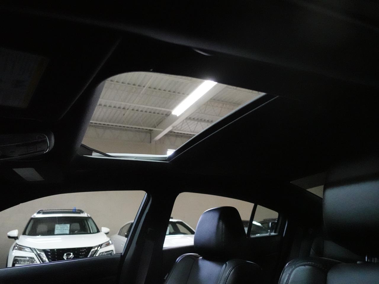 2023 Dodge Charger SXT | AWD | Nav | Leather | Sunroof | CarPlay
