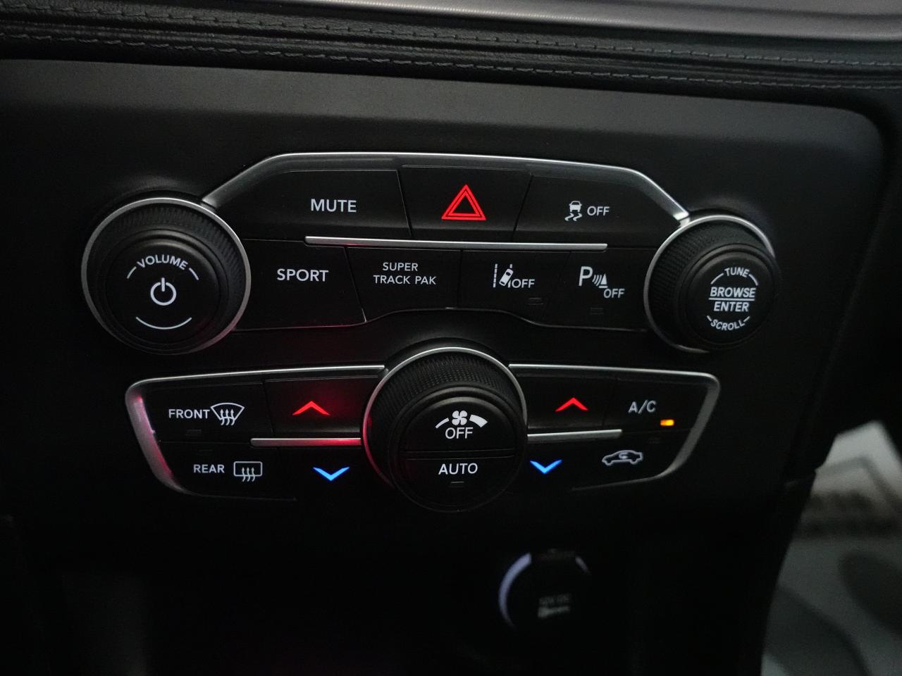 2023 Dodge Charger SXT | AWD | Nav | Leather | Sunroof | CarPlay