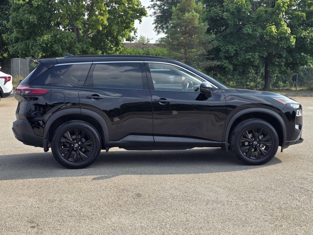 2023 Nissan Rogue SV MIDNIGHT EDITION ,Low Kms, One Owner - Photo #4