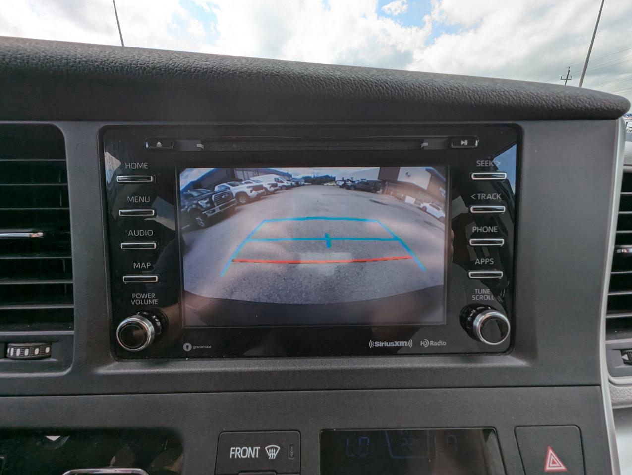 2020 Toyota Sienna LE AWD | One Owner | Power sliding doors - Photo #15