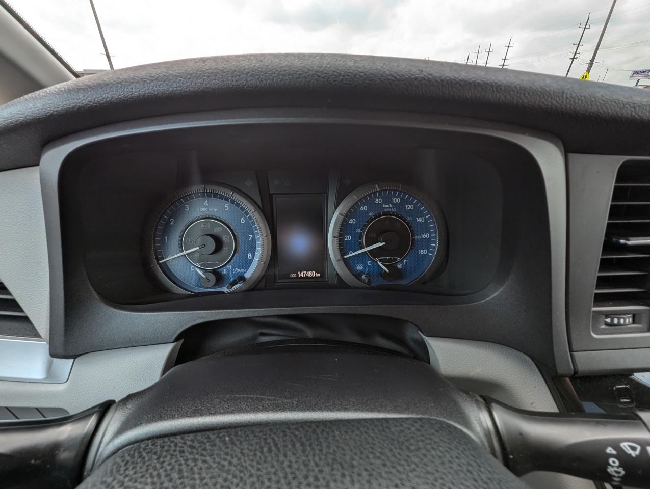 2020 Toyota Sienna LE AWD | One Owner | Power sliding doors - Photo #13