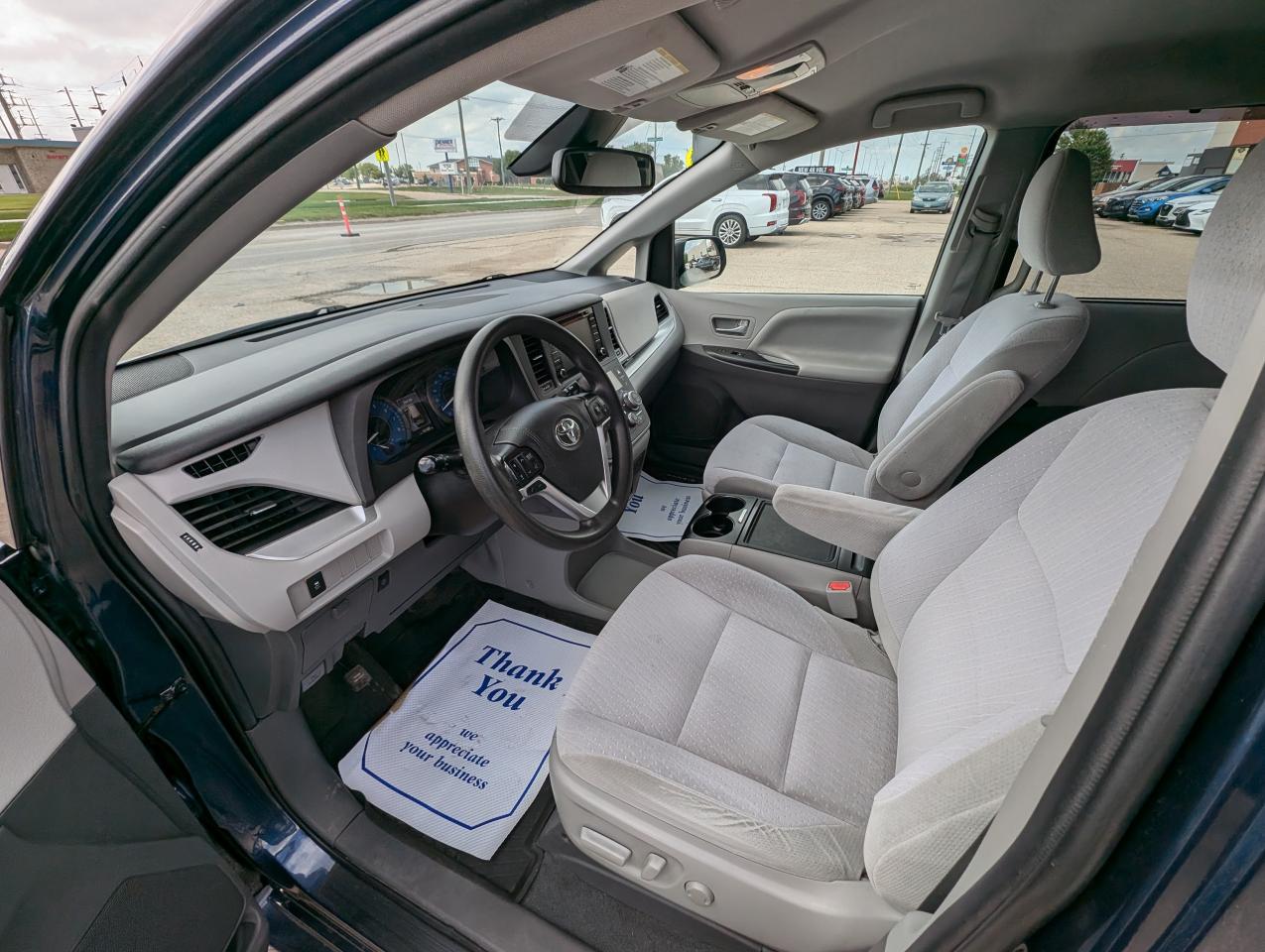 2020 Toyota Sienna LE AWD | One Owner | Power sliding doors - Photo #11