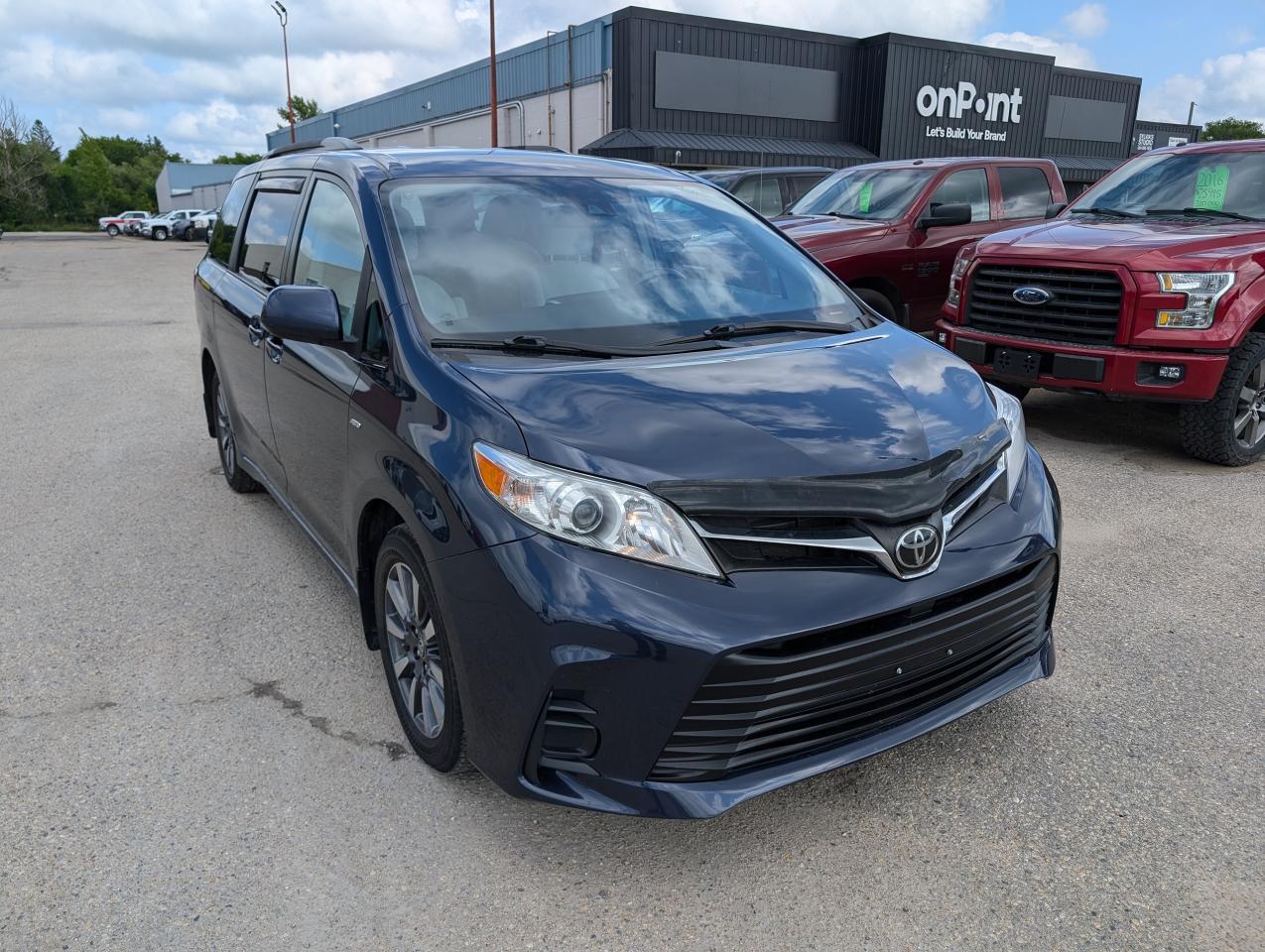 2020 Toyota Sienna LE AWD | One Owner | Power sliding doors - Photo #2