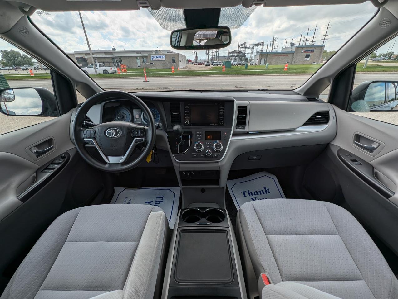 2020 Toyota Sienna LE AWD | One Owner | Power sliding doors - Photo #9