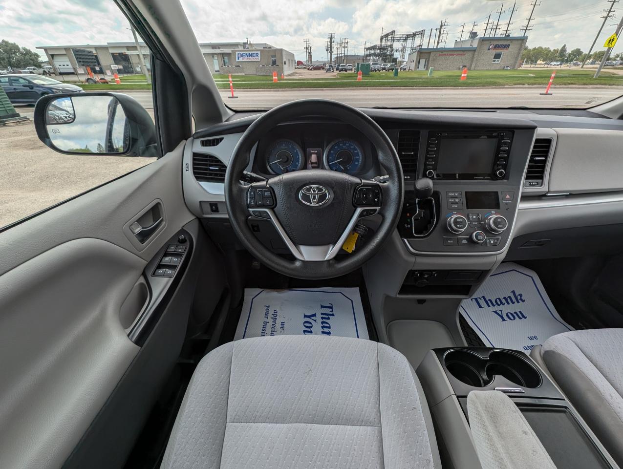 2020 Toyota Sienna LE AWD | One Owner | Power sliding doors - Photo #10