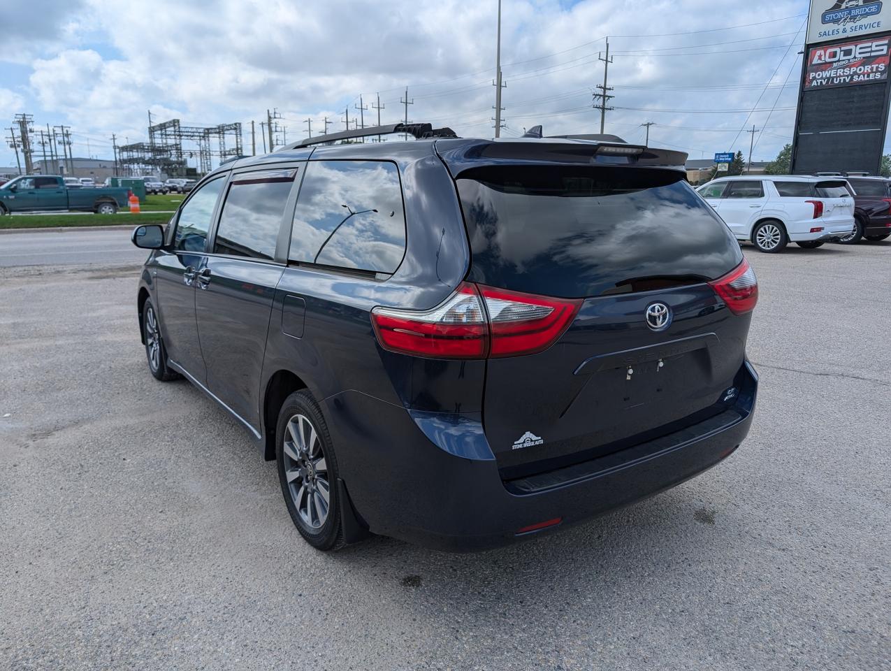 2020 Toyota Sienna LE AWD | One Owner | Power sliding doors - Photo #6