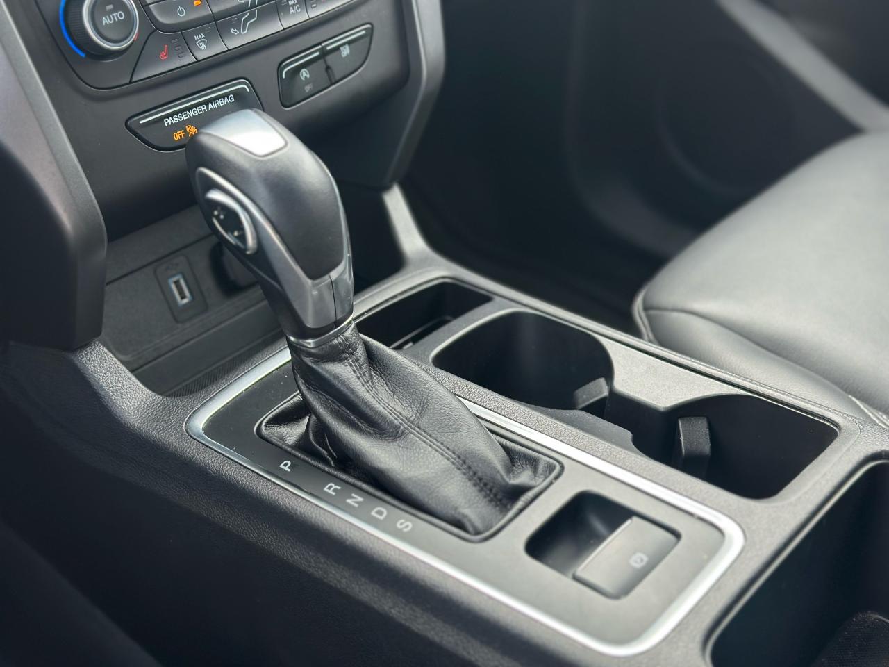 2019 Ford Escape SEL AWD Photo5