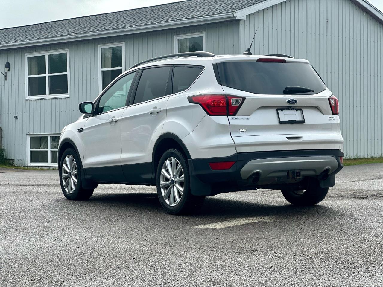 2019 Ford Escape SEL AWD Photo3