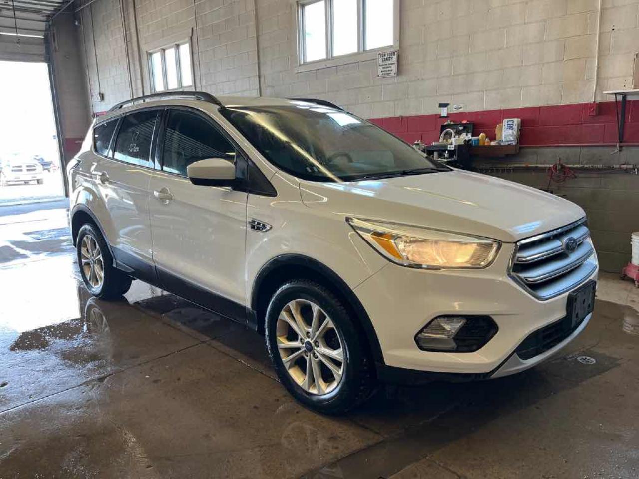 2017 Ford Escape SE - Photo #3