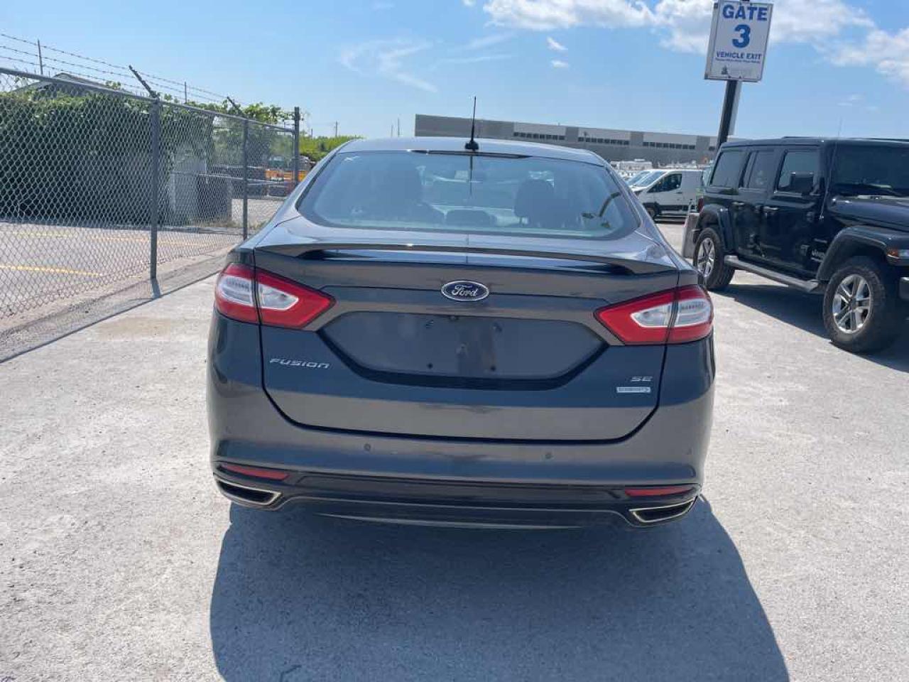 2016 Ford Fusion SE - Photo #5