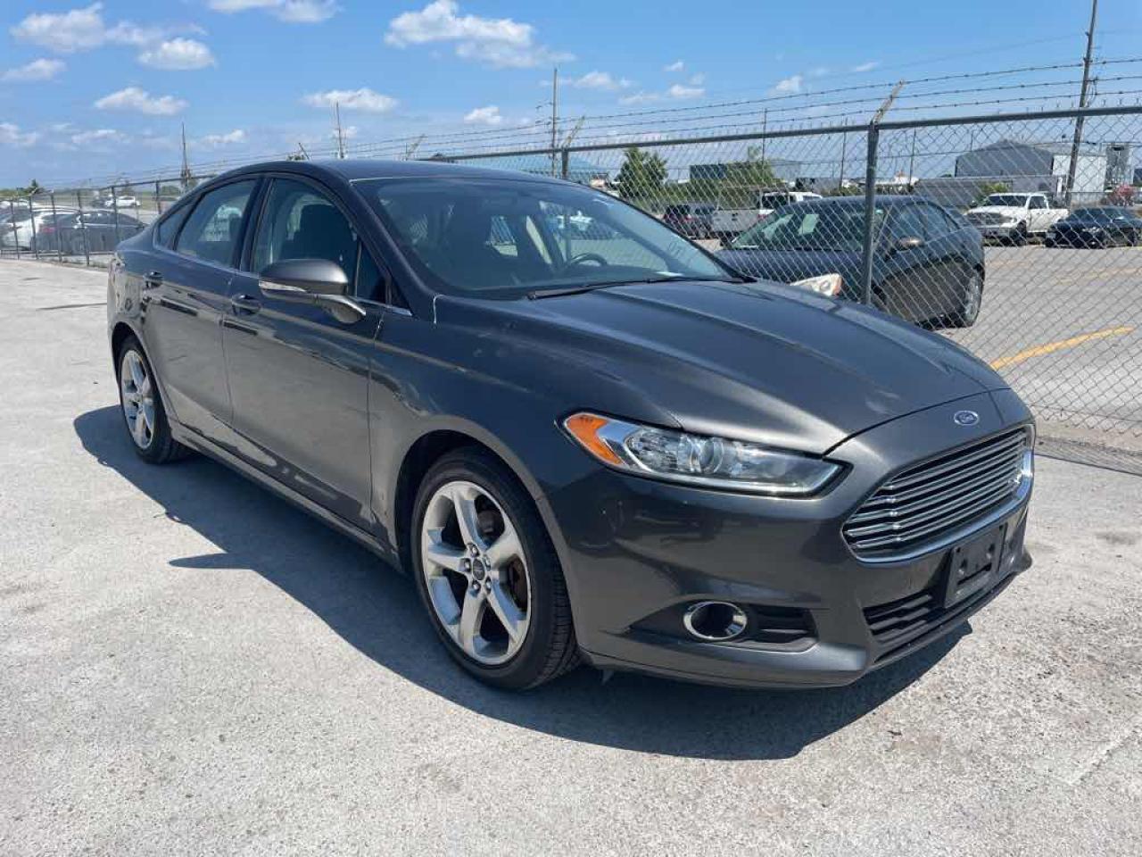 2016 Ford Fusion SE - Photo #3