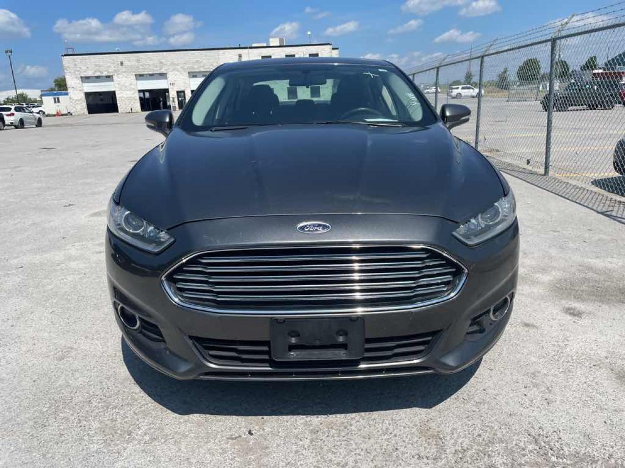 2016 Ford Fusion SE - Photo #2