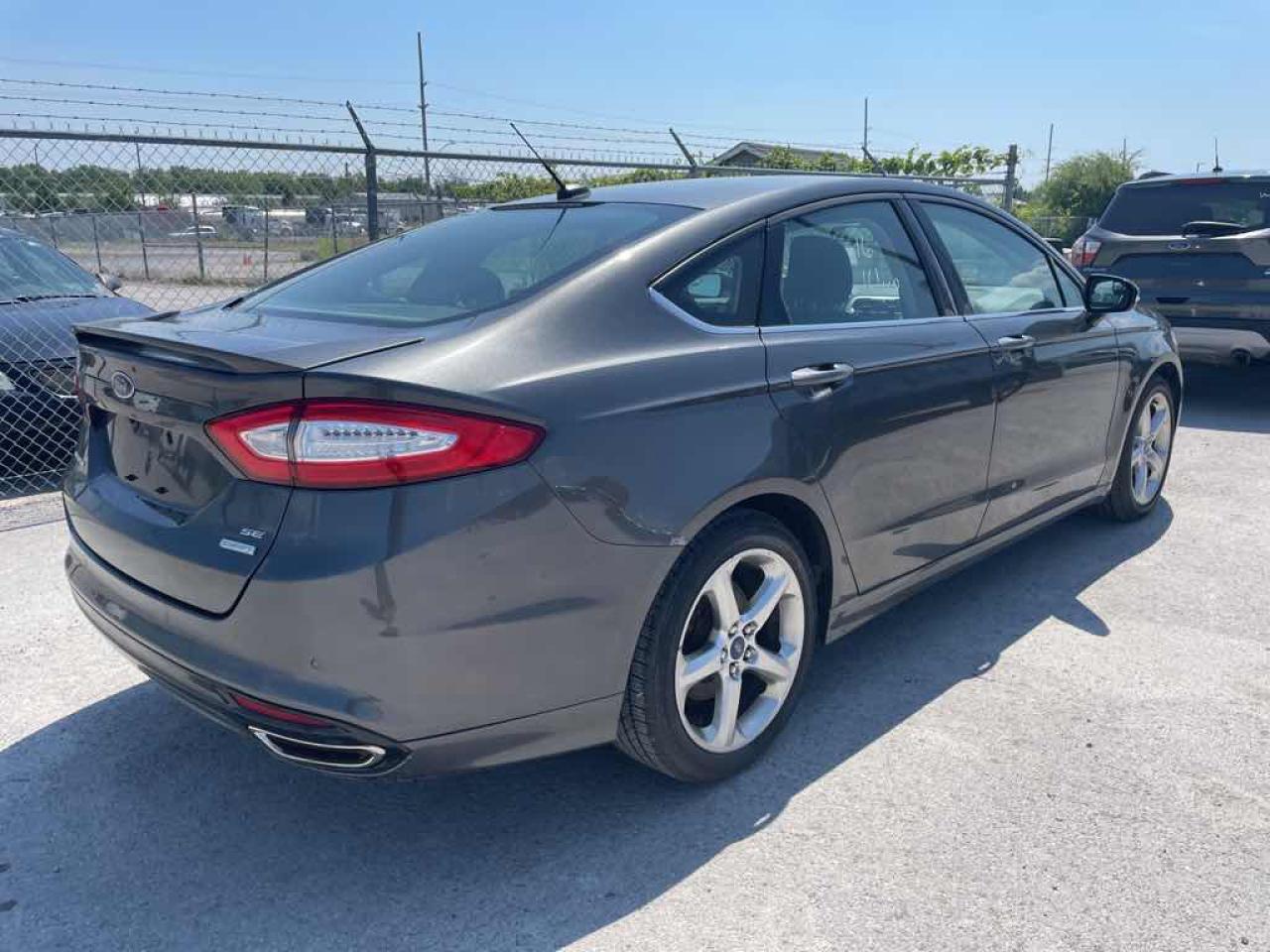2016 Ford Fusion SE - Photo #4