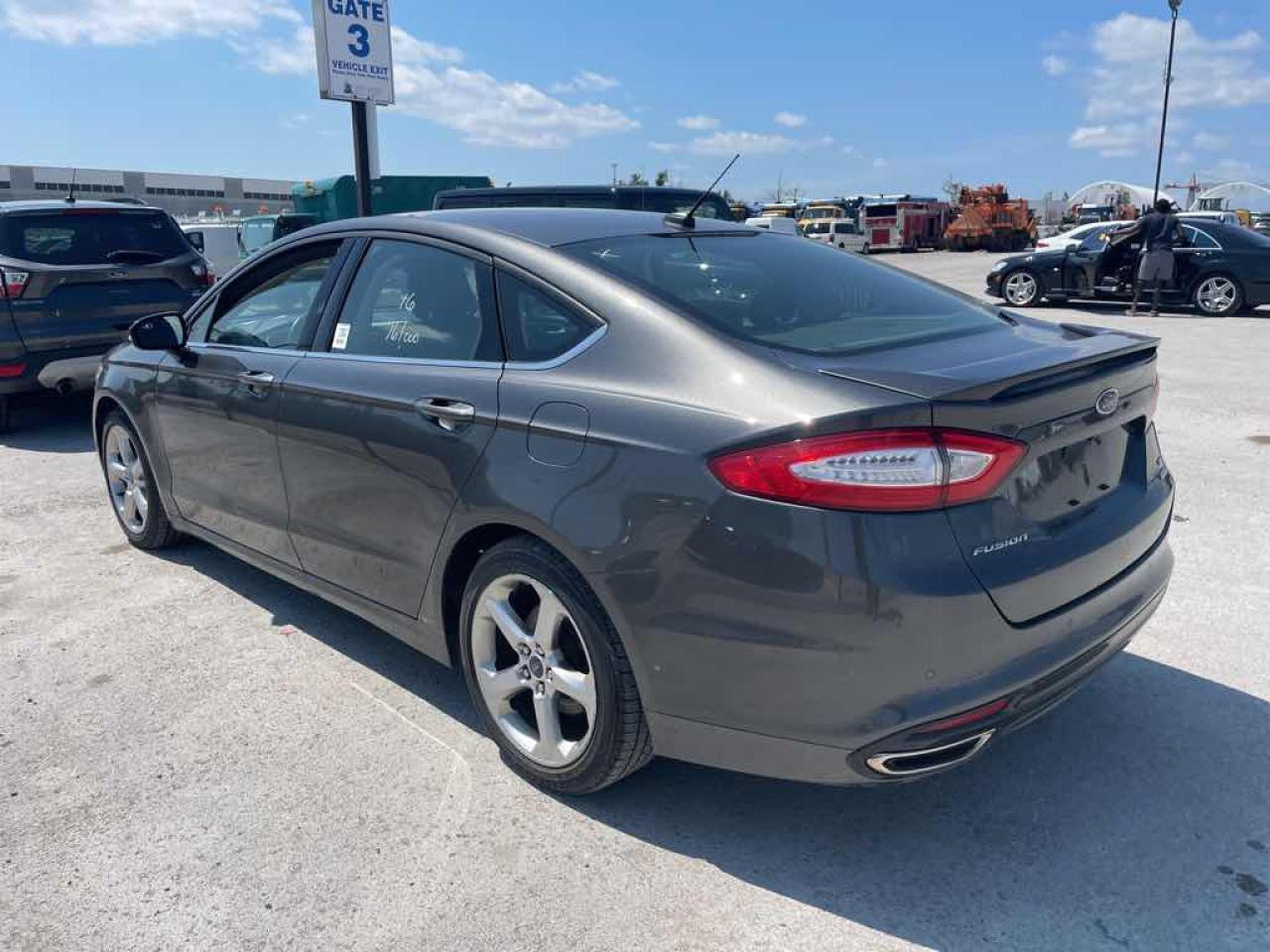 2016 Ford Fusion SE - Photo #6