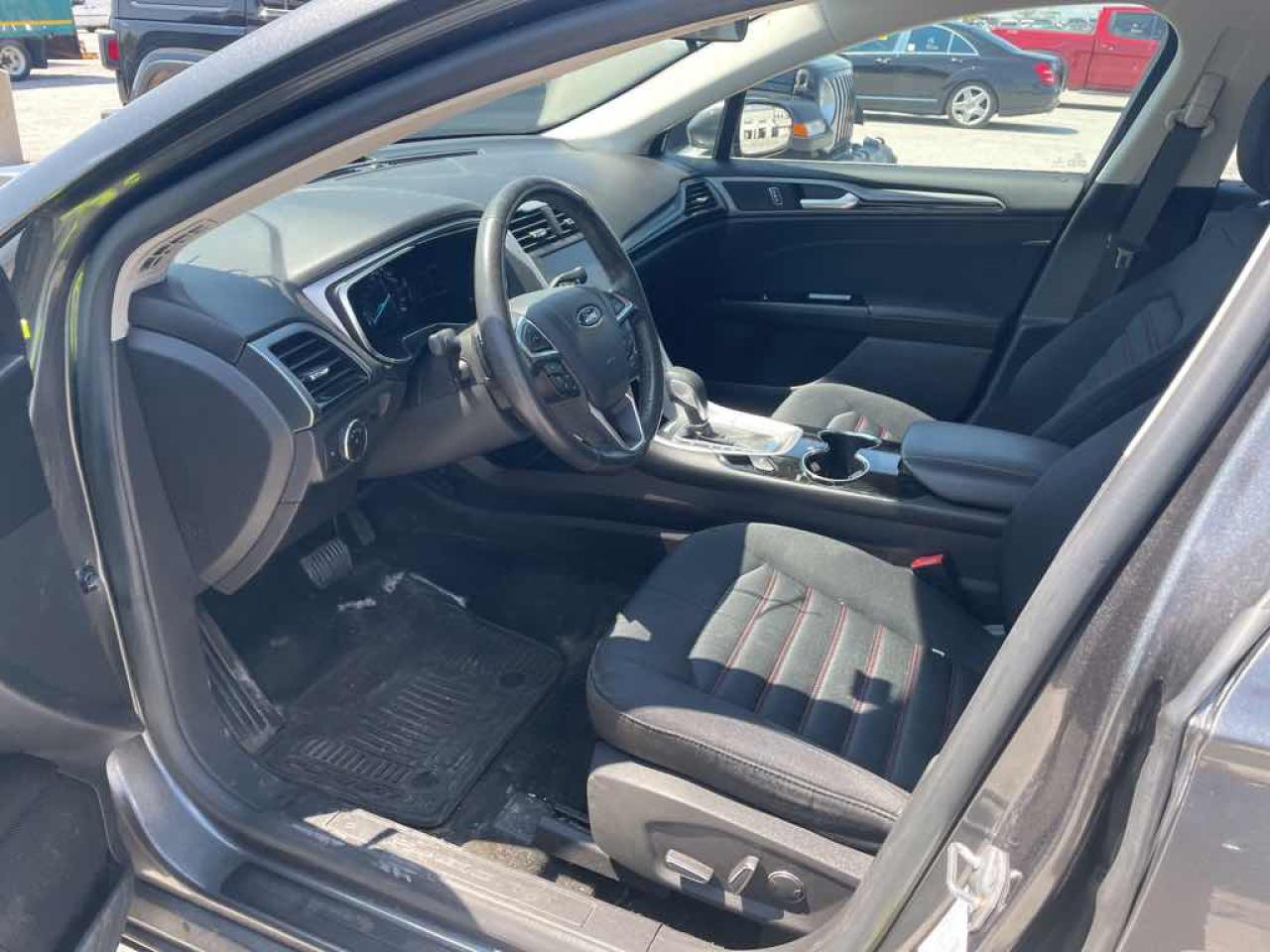2016 Ford Fusion SE - Photo #8