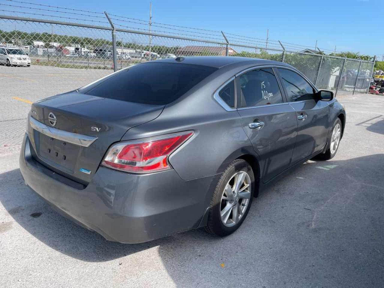 2015 Nissan Altima  - Photo #4