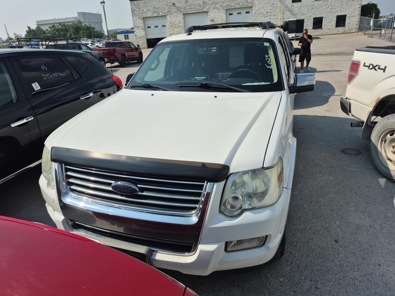 2010 Ford Explorer XLT - Photo #2