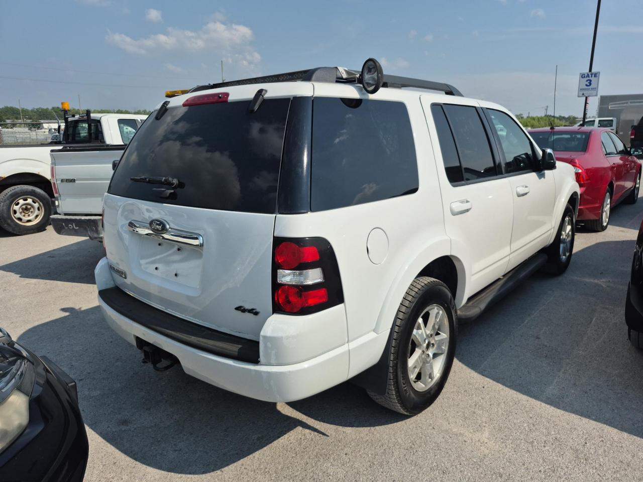 2010 Ford Explorer XLT - Photo #4