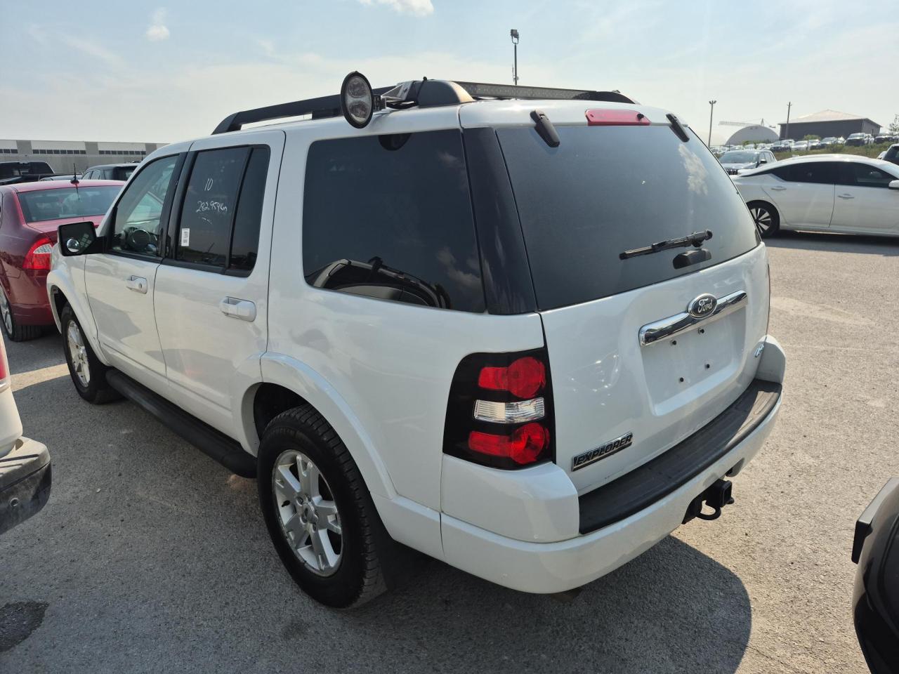 2010 Ford Explorer XLT - Photo #6