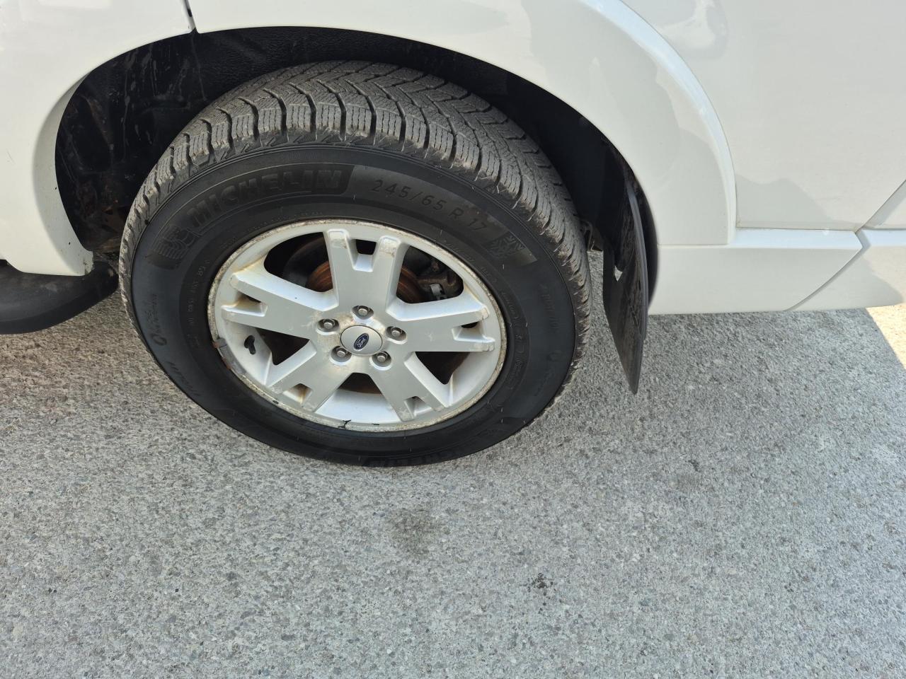 2010 Ford Explorer XLT - Photo #16