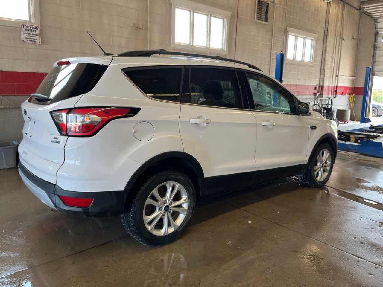 2017 Ford Escape SE - Photo #4