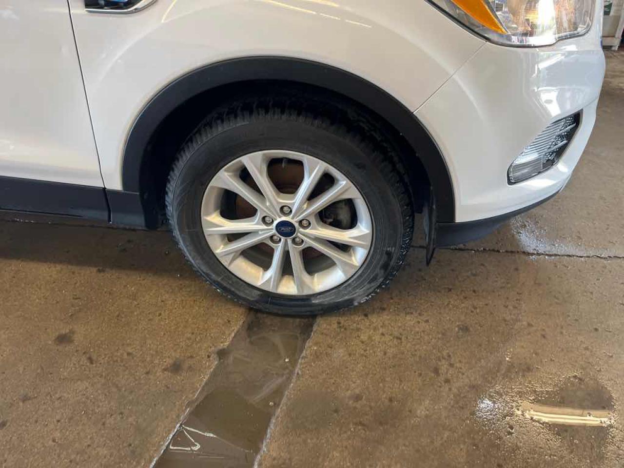 2017 Ford Escape SE - Photo #17