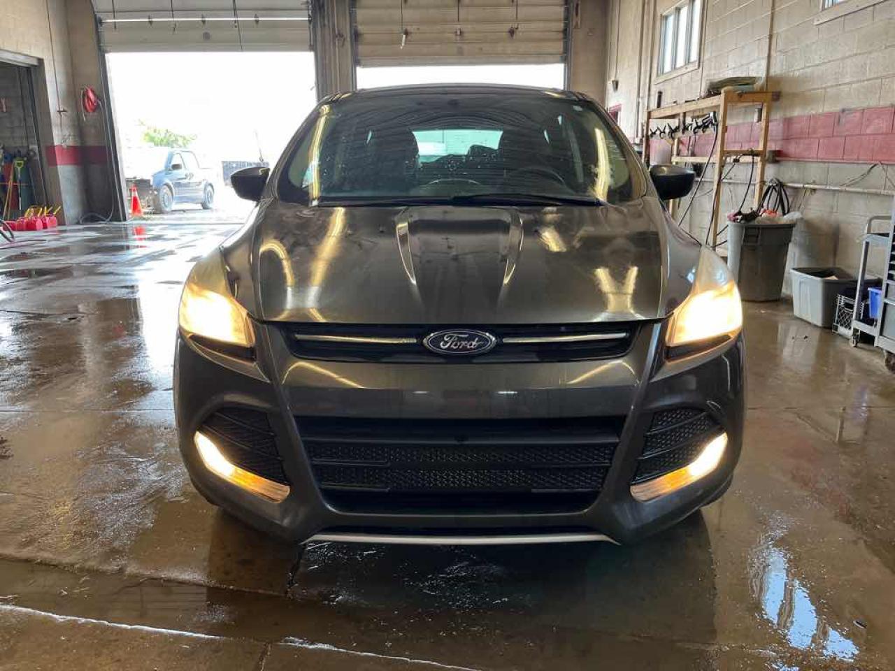 2016 Ford Escape SE - Photo #2