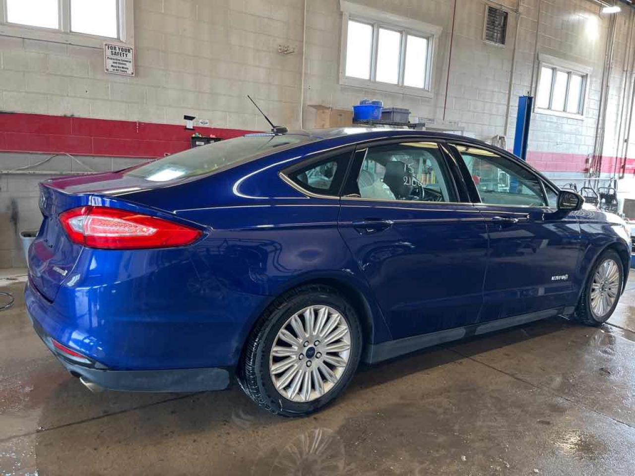 2015 Ford Fusion S Hybrid - Photo #4