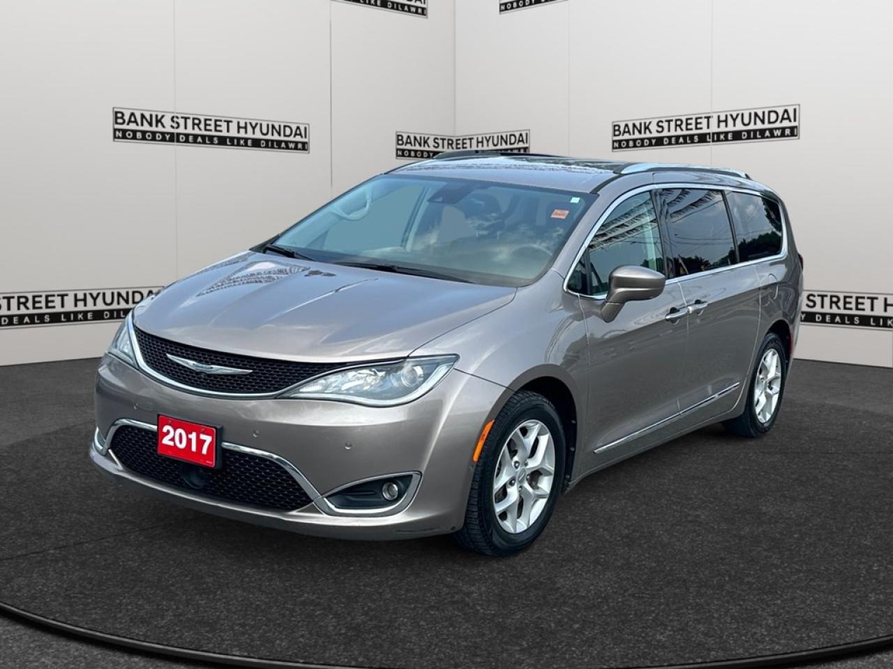 Used 2017 Chrysler Pacifica 4DR WGN TOURING-L PLUS for sale in Ottawa, ON