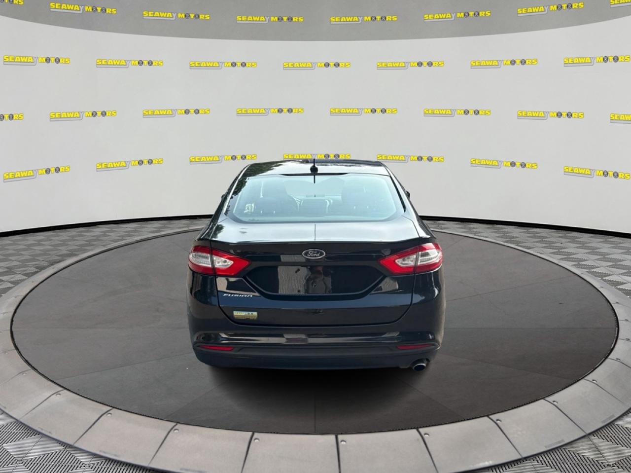 2015 Ford Fusion  - Photo #4