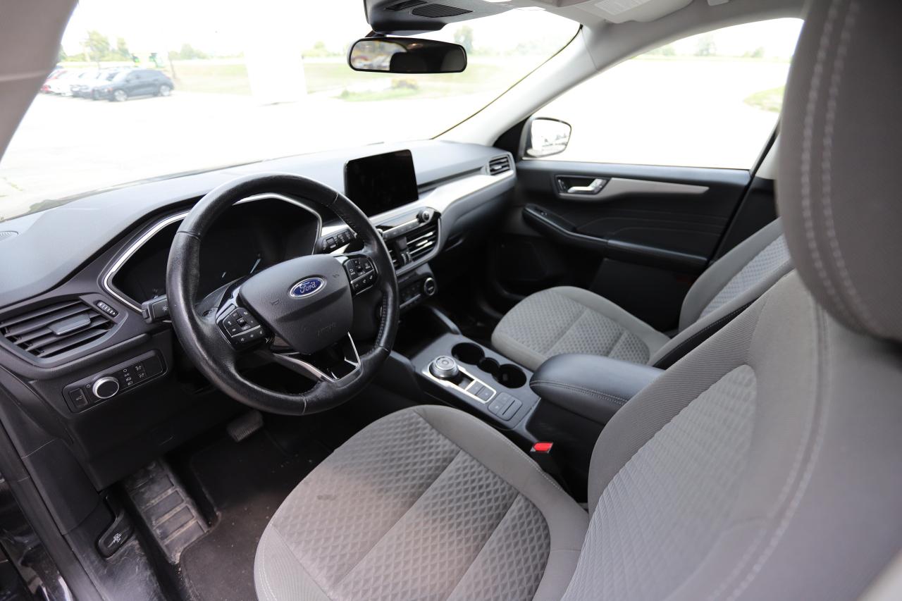 2021 Ford Escape SE AWD Photo1