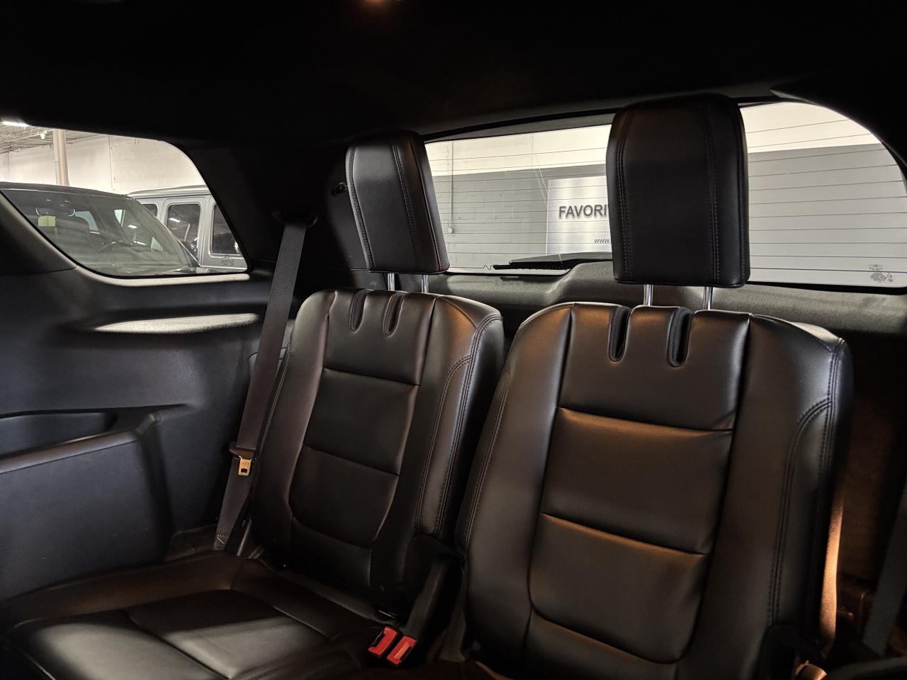 2018 Ford Explorer XLT|6PASSENGER|NAV|LEATHER|BACKUPCAM|HEATEDSEATS|+ - Photo #9
