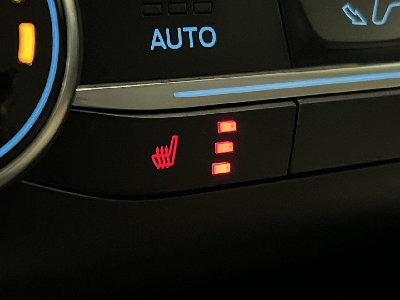 2020 Ford Escape SE AWD | HTD SEATS | CARPLAY | 17IN ALLOYS Photo