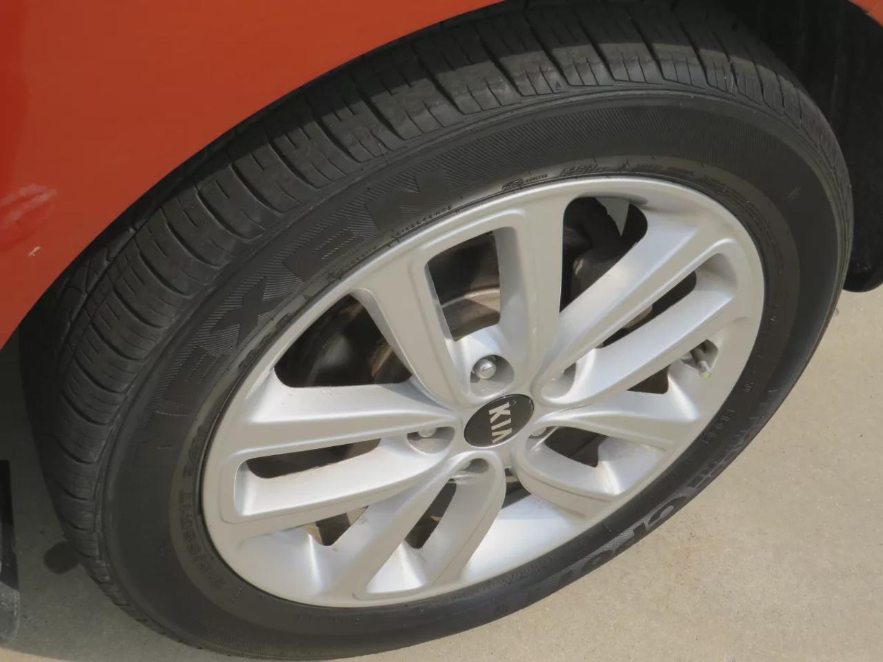 2018 Kia Soul Ex+  | Very Low Km | Clean Title/No Accidents | Safety Certified | Alloy Rims | Leather Wrapped Steering Wheel | Digital Touchscreen | Heated Seats & Steering Wheel | Reverse Camera | Traction Control | Bluetooth | Cruise Control Photo