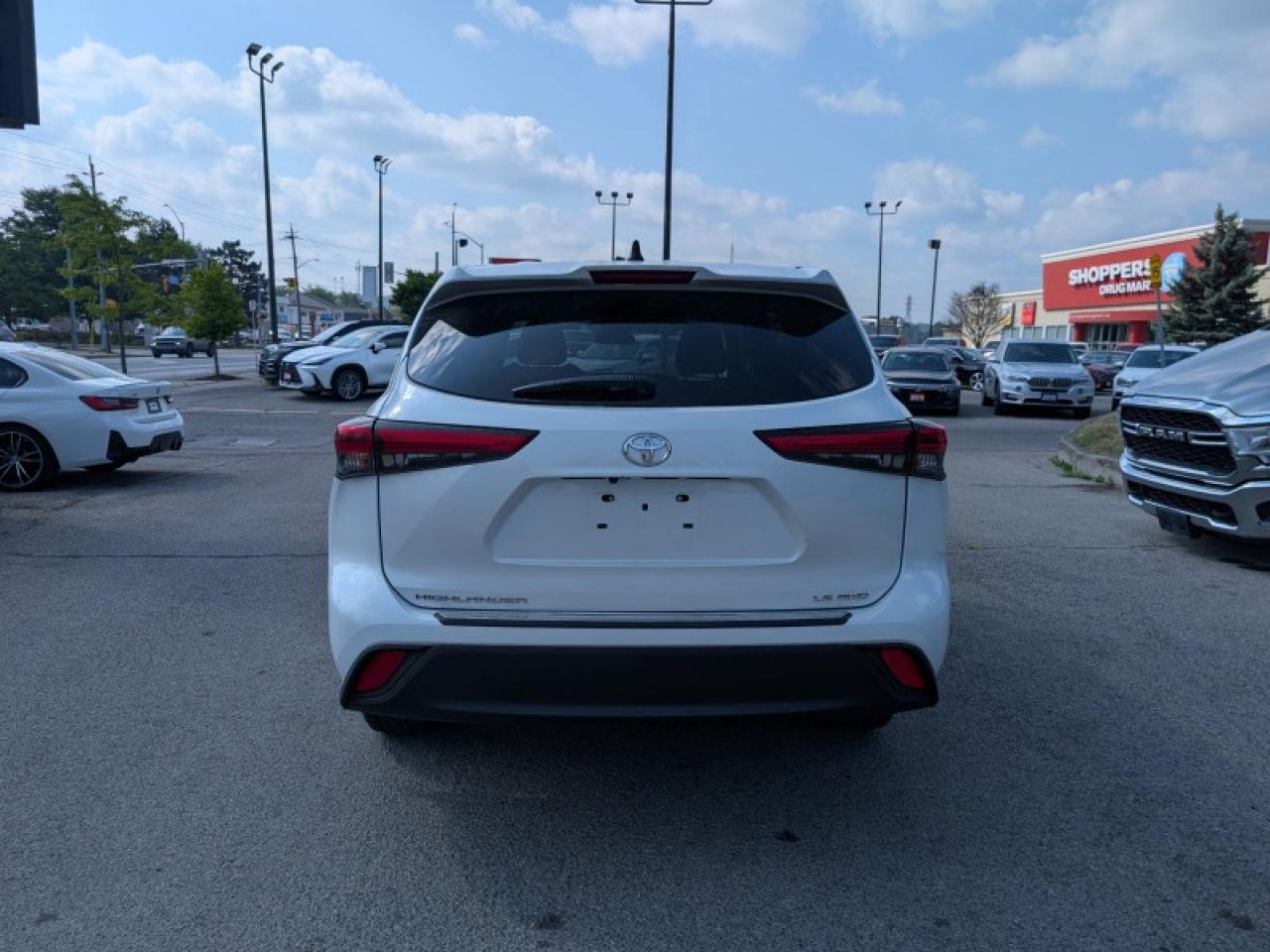 2022 Toyota Highlander LE  **ADAP CC - BLIND SPOT** Photo4
