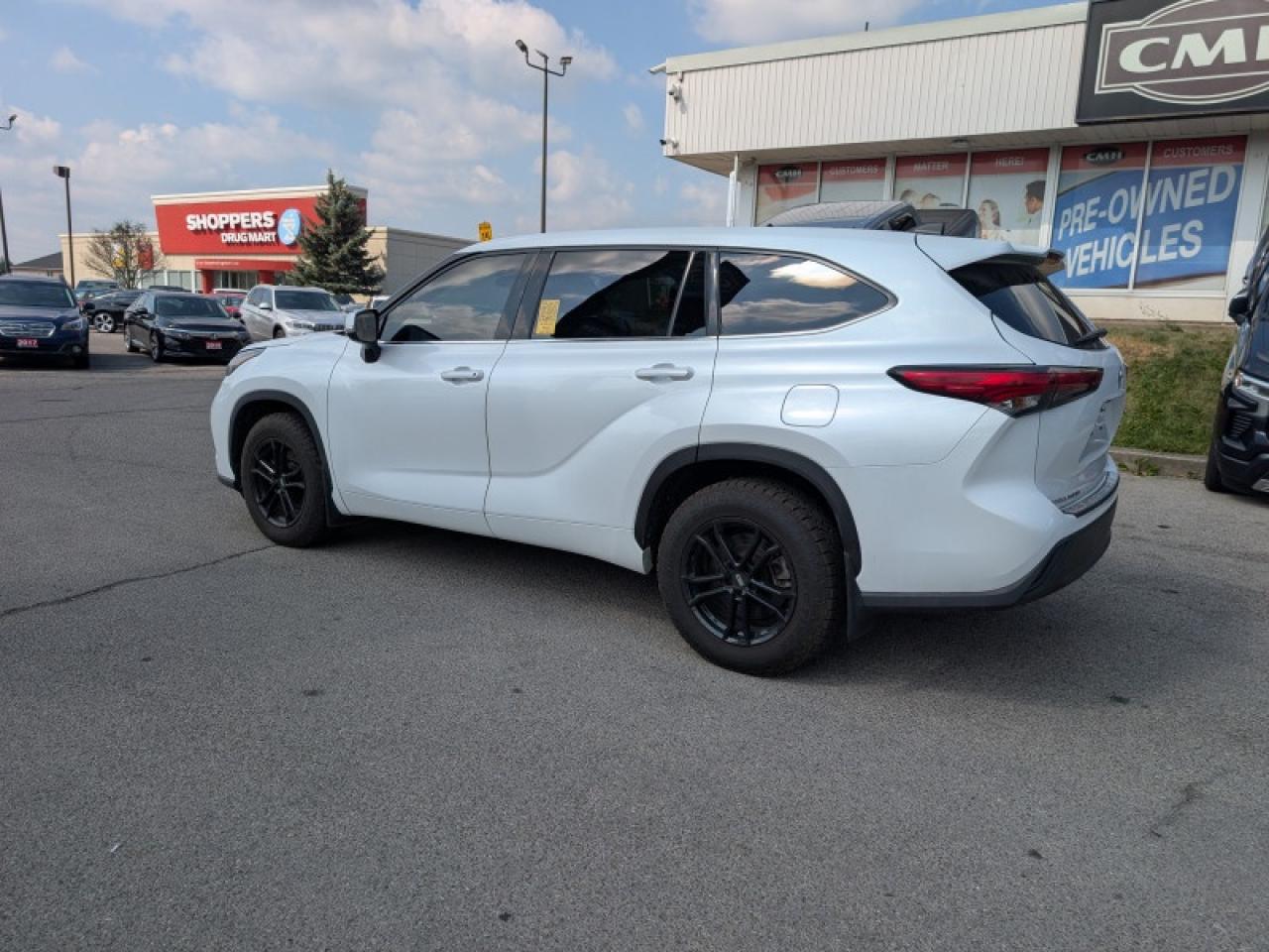 2022 Toyota Highlander LE  **ADAP CC - BLIND SPOT** Photo