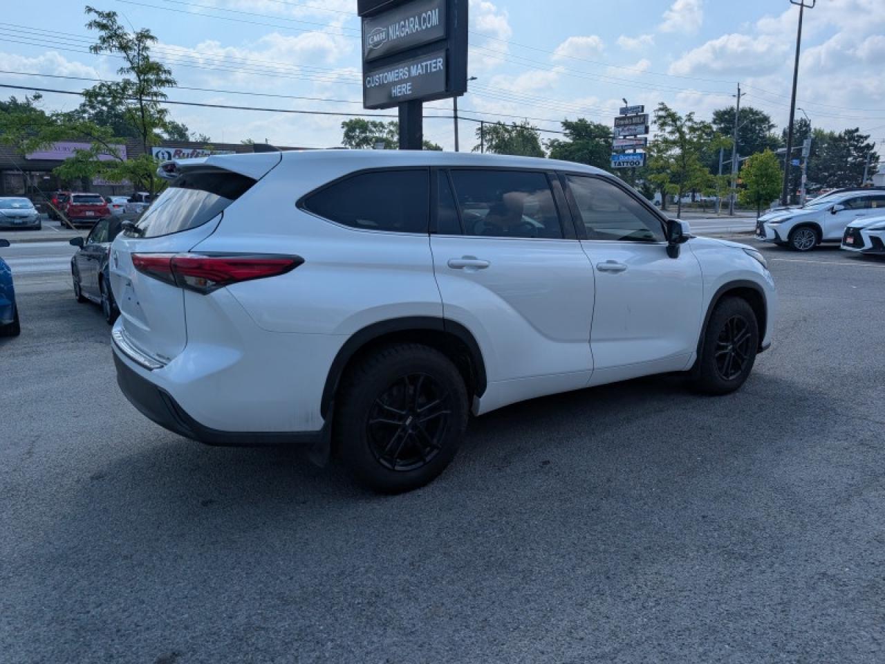 2022 Toyota Highlander LE  **ADAP CC - BLIND SPOT** Photo