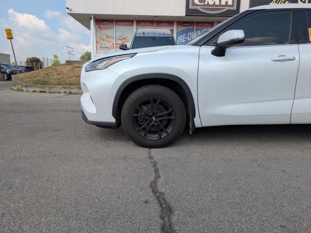 2022 Toyota Highlander LE  **ADAP CC - BLIND SPOT** Photo