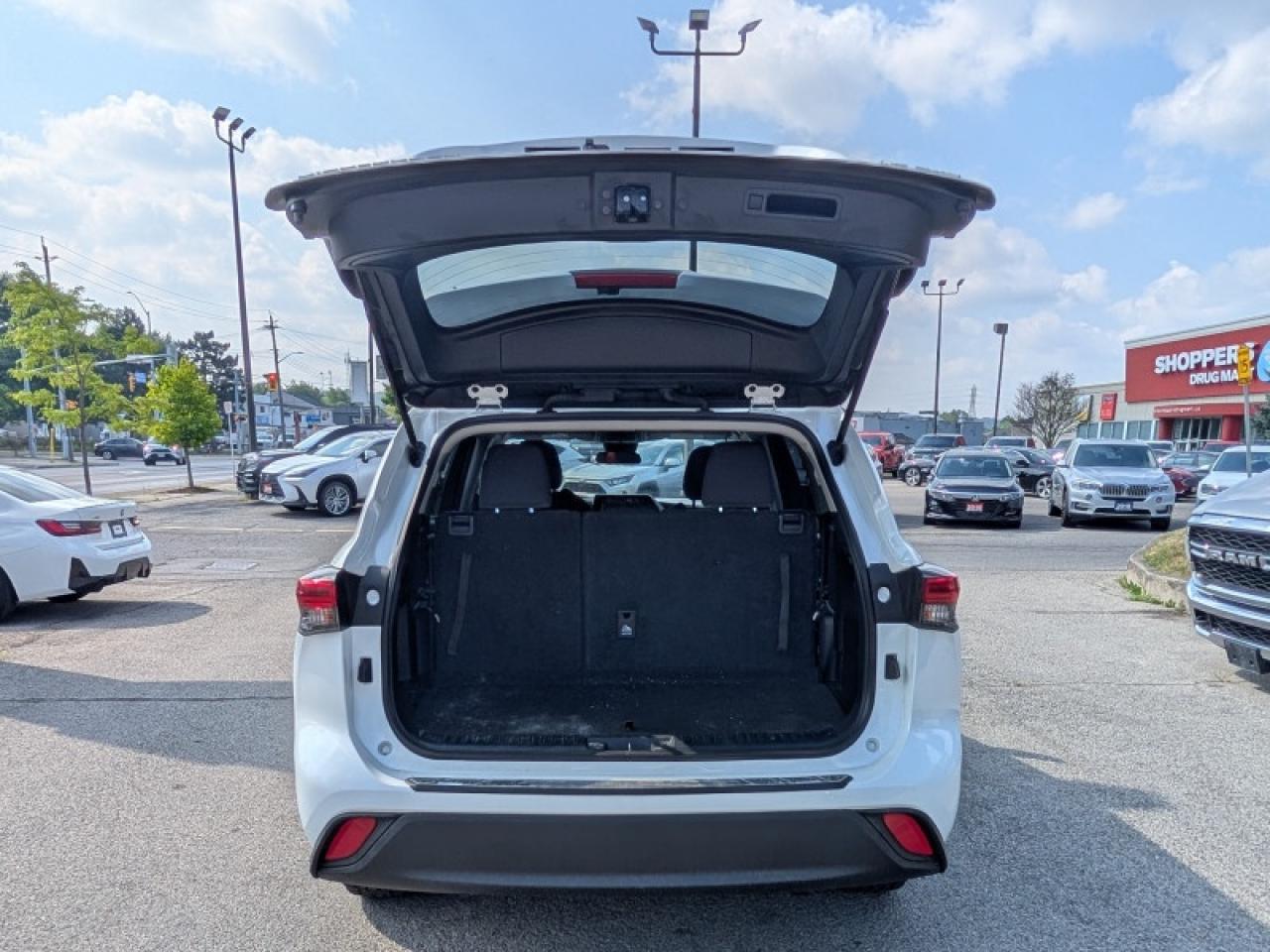 2022 Toyota Highlander LE  **ADAP CC - BLIND SPOT** Photo