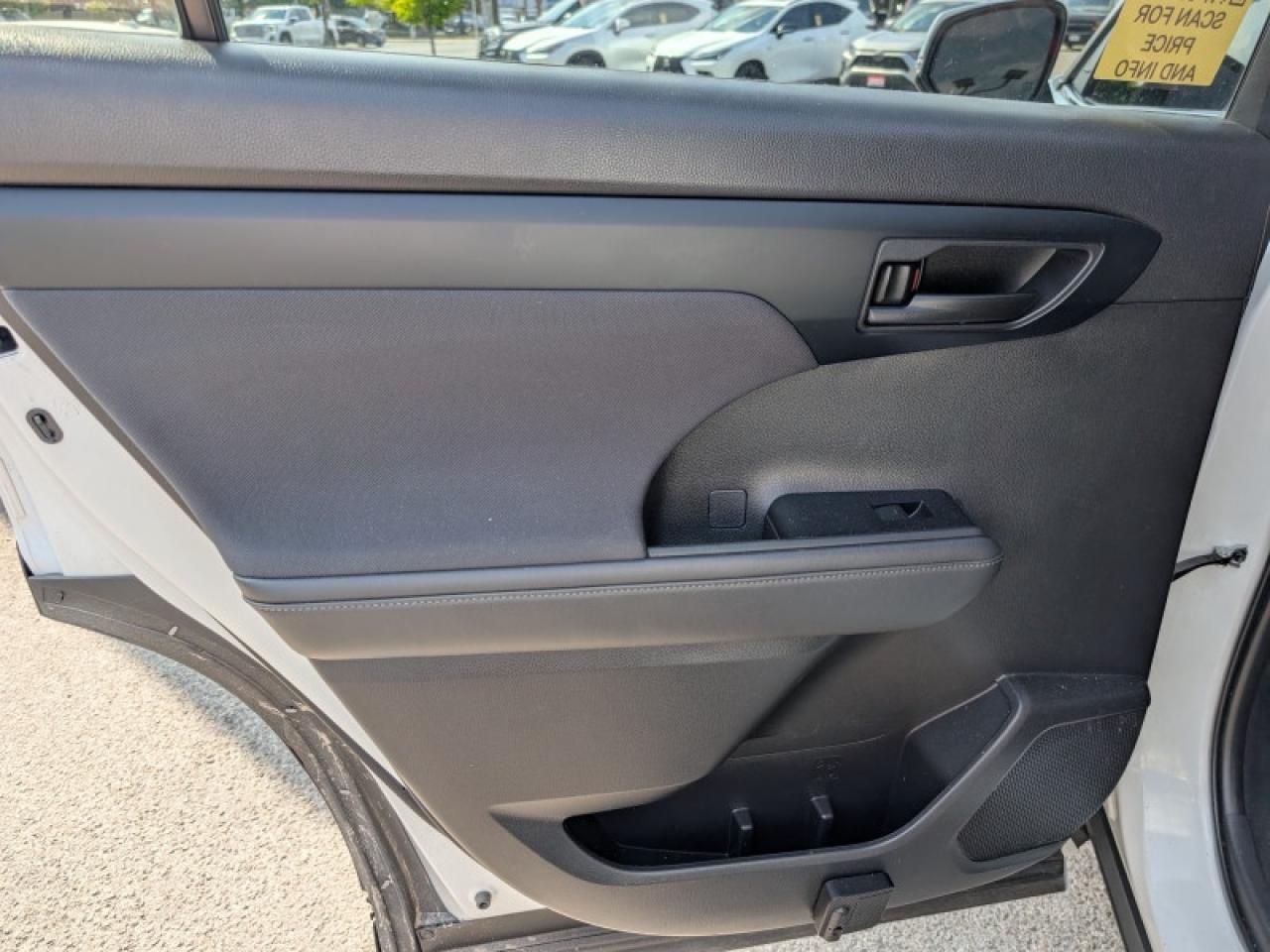 2022 Toyota Highlander LE  **ADAP CC - BLIND SPOT** Photo