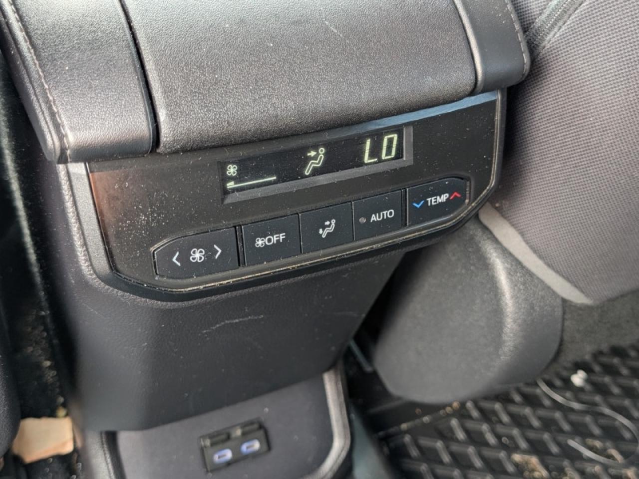2022 Toyota Highlander LE  **ADAP CC - BLIND SPOT** Photo