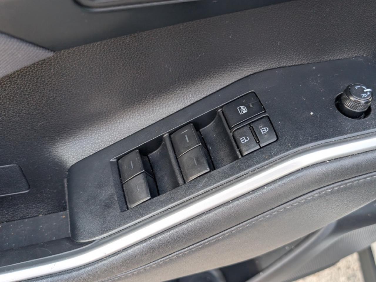 2022 Toyota Highlander LE  **ADAP CC - BLIND SPOT** Photo