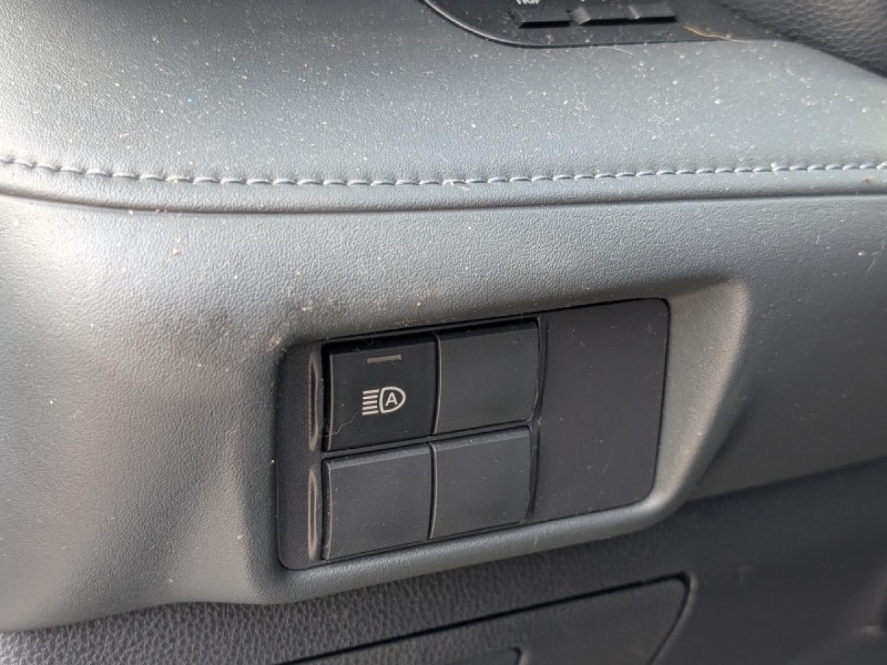 2022 Toyota Highlander LE  **ADAP CC - BLIND SPOT** Photo